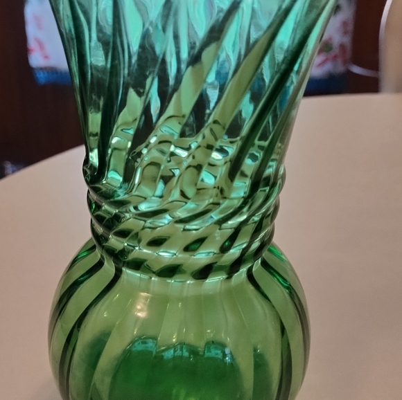 Vintage Indiana Glass ILLUSIONS Pattern GREEN Optic with 3 Rings Design Vase - Picture 5 of 8